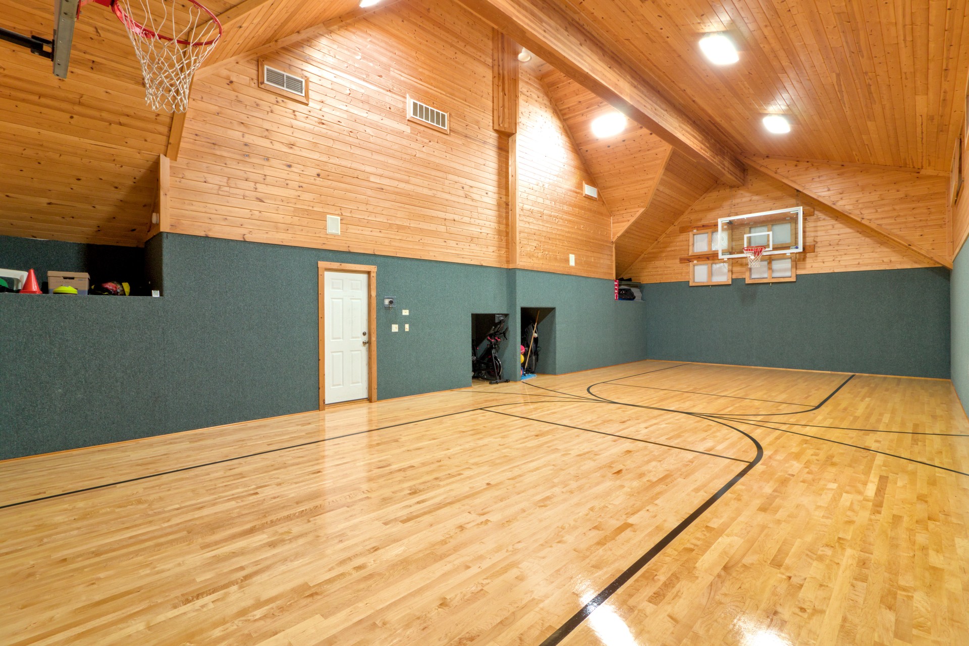 Basketball/Pickleball Court